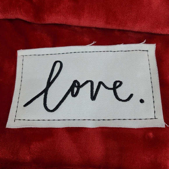 NWOT Rae Dunn LOVE plush throw - Picture 2 of 6
